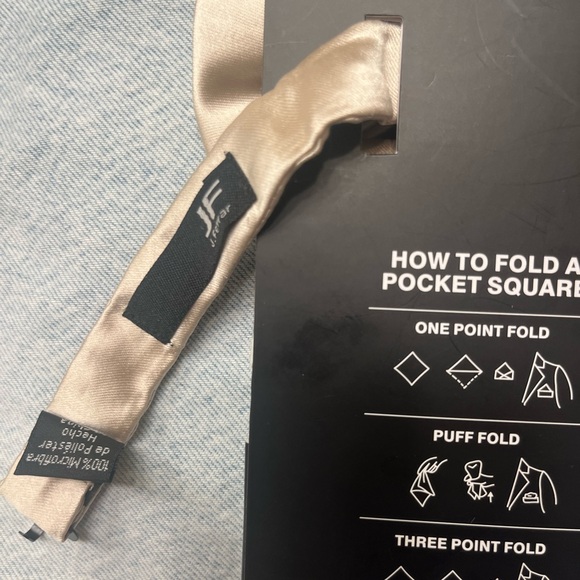 Bow tie & pocket square - Picture 3 of 6